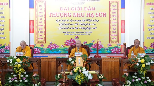 Tam sư truyền giới