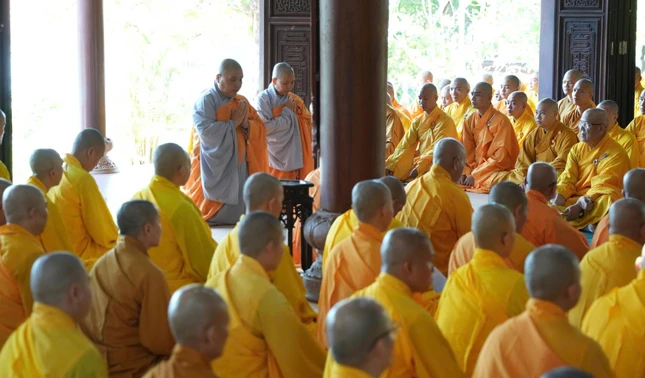 Chư Ni thỉnh cầu giáo giới Đại Tăng mỗi nửa tháng