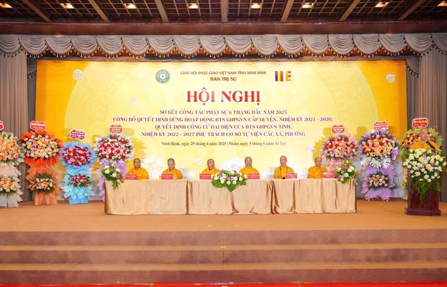 Chư tôn đức chứng minh