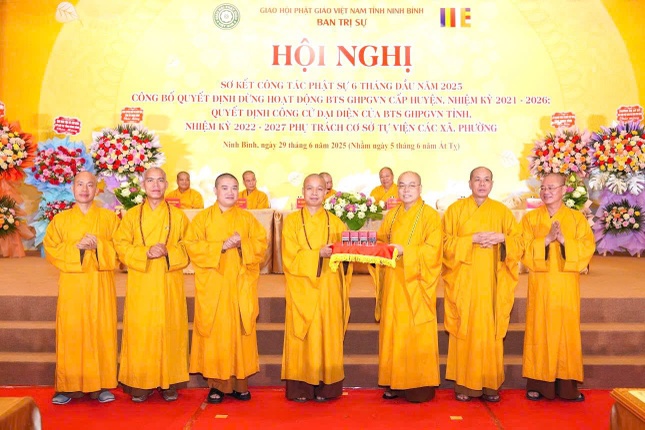 Ban Trị sự Phật giáo các huyện, thành phố trao trả con dấu