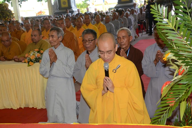 Đại đức Thích Đức Hạnh dâng lời phát nguyện