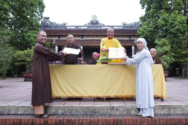 Trao đề thi đến Hội đồng thi