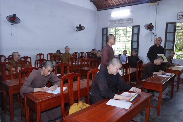 Thí sinh bắt đầu môn thi đầu tiên sáng 1-7