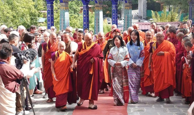 Các thành viên của Hoàng gia Bhutan và chư Tăng lãnh đạo Trung ương Tăng đoàn quang lâm hội nghị