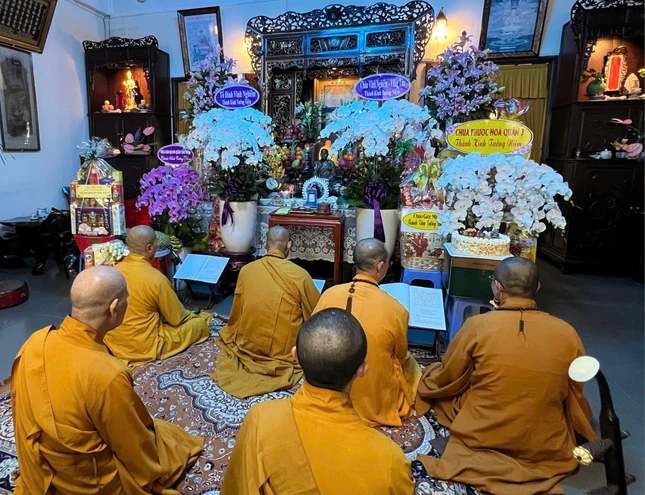 Trang nghiêm khóa lễ