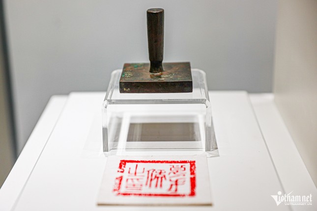 Ấn Lương Tài Hầu chi ấn, có niên đại năm 1833. Hiện vật thuộc Bảo tàng TP.HCM, được công nhận bảo vật quốc gia năm 2020