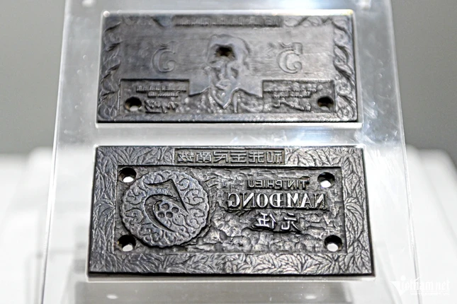 Khuôn in tín phiếu mệnh giá 5 đồng, có niên đại năm 1947...