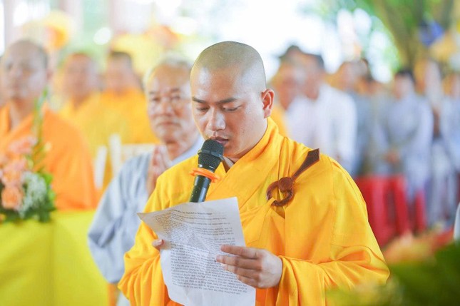 Đại đức Thích Tịnh Thọ dâng lời phát nguyện