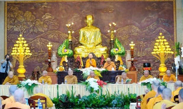 Trưởng lão Hòa thượng Thích Giác Giới ban đạo từ