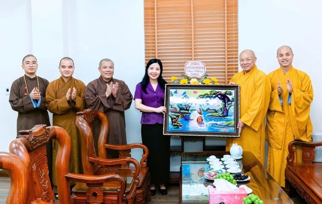 Chúc mừng bà Phạm Thị Thanh Thủy, Ủy viên Ban Thường vụ Tỉnh ủy, Chủ nhiệm Ủy ban Kiểm tra Tỉnh ủy Thanh Hóa