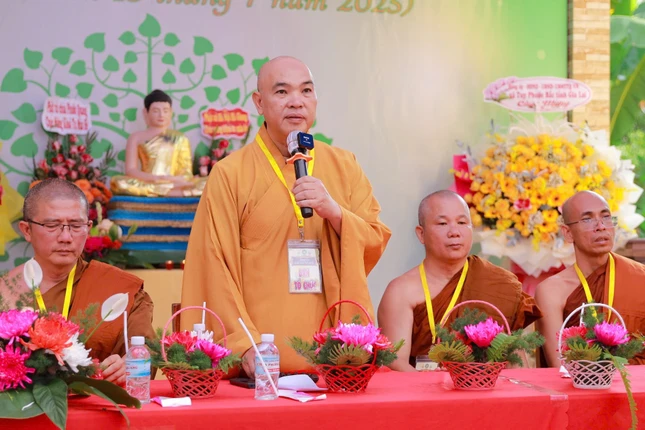 Thượng tọa Thích Nhuận Trí ban đạo từ