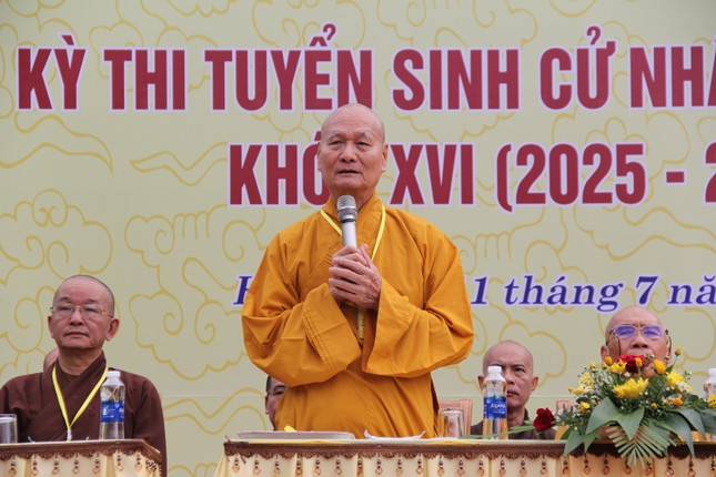 Hòa thượng Viện trưởng khuyến tấn các thí sinh tham gia Kỳ thi tuyển sinh cử nhân Phật học