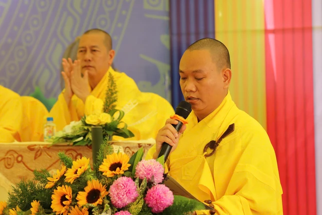 Đại đức Thích Từ Nghiêm đọc quyết định bổ nhiệm trụ trì chùa Hải Lộc Đại đức Thích Từ Nghiêm đọc quyết định bổ nhiệm trụ trì chùa Hải Lộc