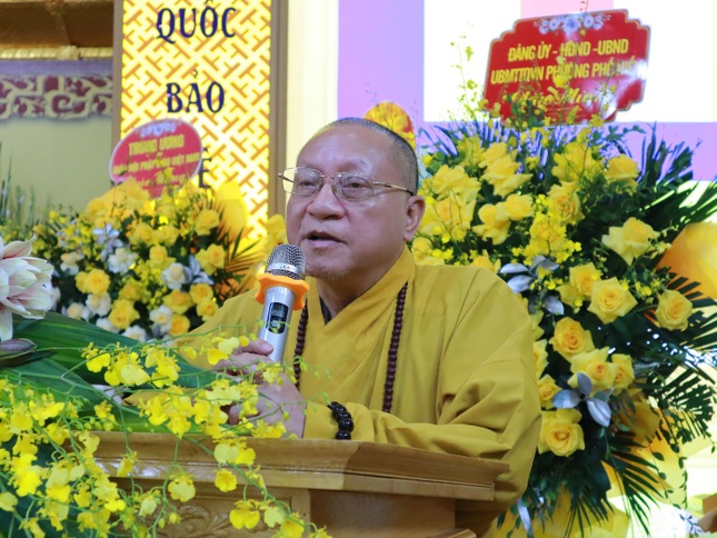 Hòa thượng Thích Gia Quang ban đạo từ Hòa thượng Thích Gia Quang ban đạo từ