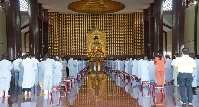 Thời khóa tụng kinh tại chánh điện