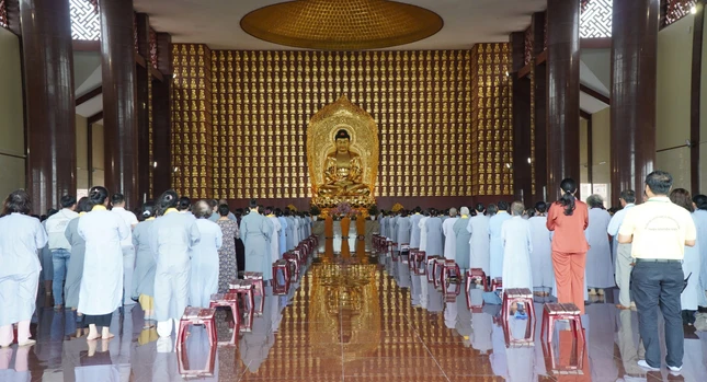 Thời khóa tụng kinh tại chánh điện