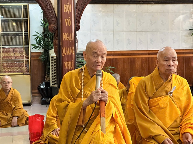 Trưởng lão Hòa thượng Thích Thanh Hùng ban đạo từ