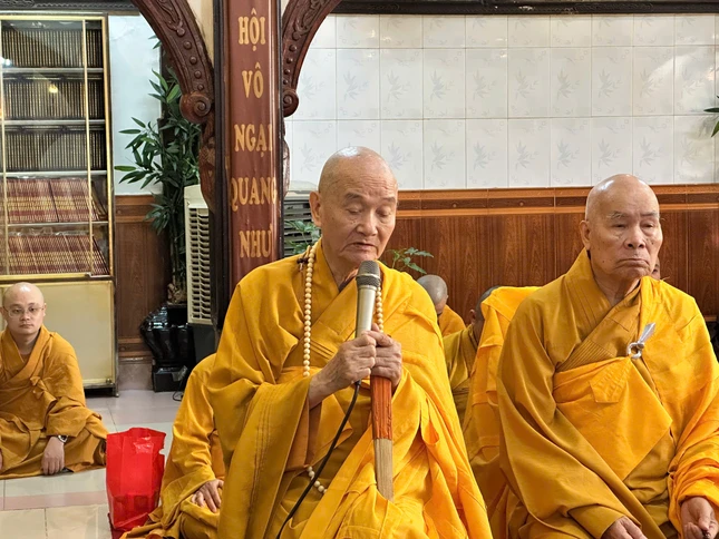 Trưởng lão Hòa thượng Thích Thanh Hùng ban đạo từ