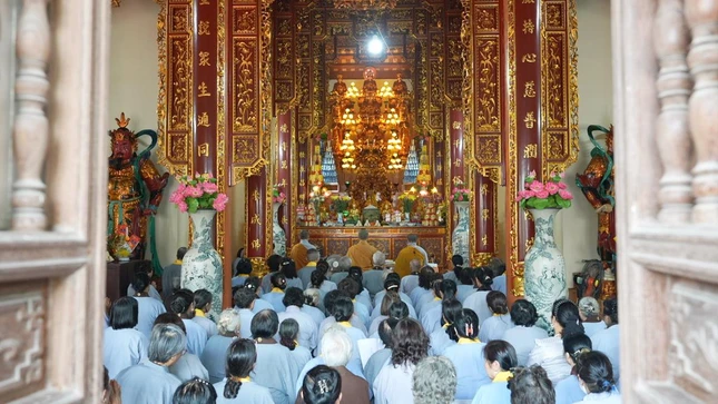 Khóa lễ tụng kinh cầu nguyện tại chùa Phổ Quang