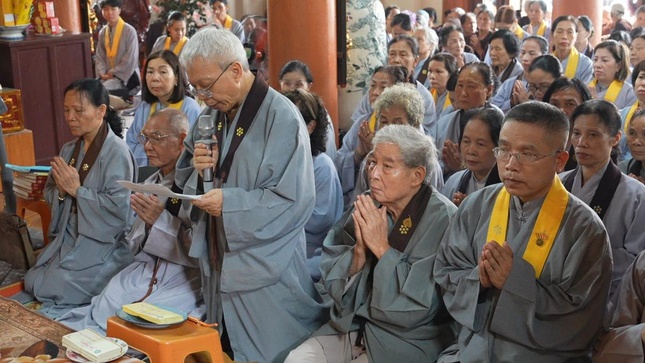 Phật tử Pháp Thiện Thịnh dâng lời tác bạch Phật tử Pháp Thiện Thịnh dâng lời tác bạch