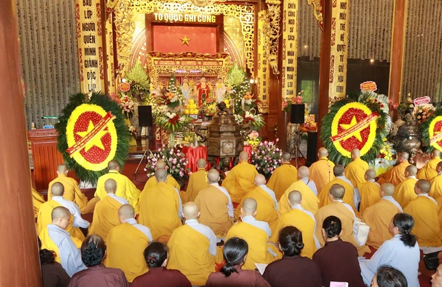 Trang nghiêm khóa lễ