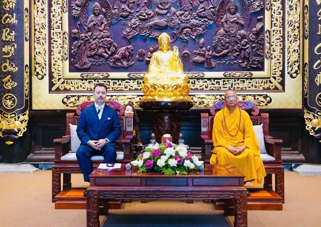 Hòa thượng Thích Quảng Hà tiếp Đại sứ đặc mệnh toàn quyền Pakistan tại Việt Nam Kohdayar Marri