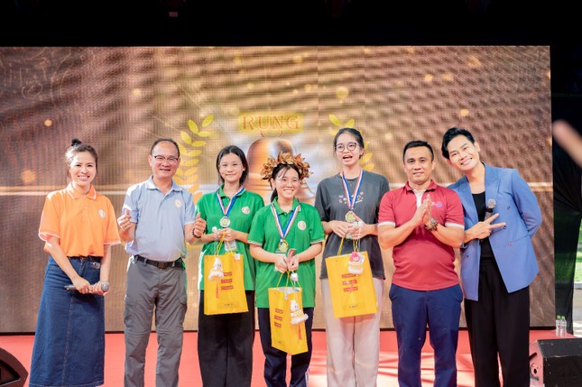 Tỏa sáng tri thức cùng Hội thi Rung chuông vàng - Vườn ươm thiện nhân Tỏa sáng tri thức cùng Hội thi Rung chuông vàng - Vườn ươm thiện nhân