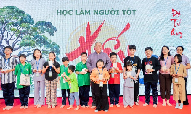 Học làm người tốt cùng lớp “Đệ tử quy - Đạo làm con” Học làm người tốt cùng lớp “Đệ tử quy - Đạo làm con”