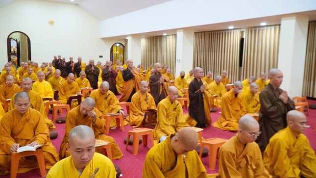 Sa-di và hình đồng nghe giáo giới