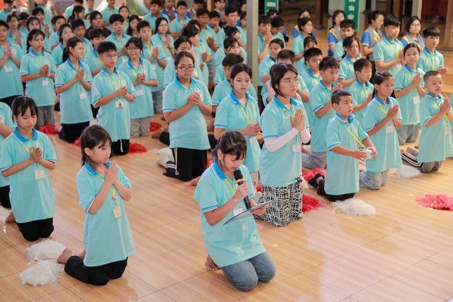 Đại diện các tu sinh dâng lời phát nguyện