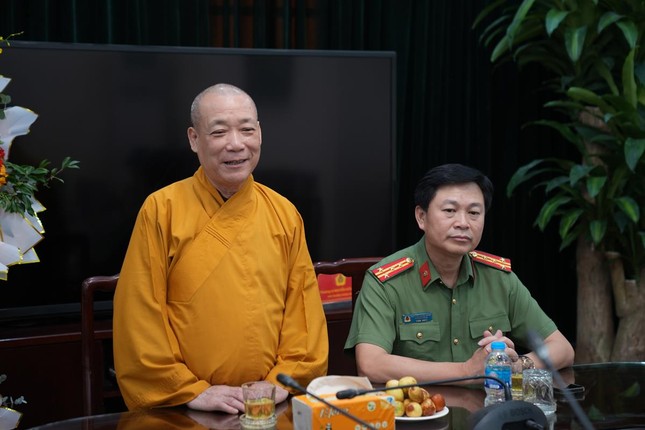 Hòa thượng Thích Bảo Nghiêm gửi lời chúc mừng tới toàn thể cán bộ, chiến sĩ công an Phòng An ninh nội địa - Công an TP.Hà Nội