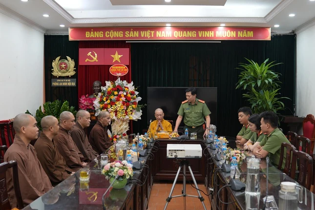 Đại tá Nguyễn Quốc Hùng phát biểu tri ân