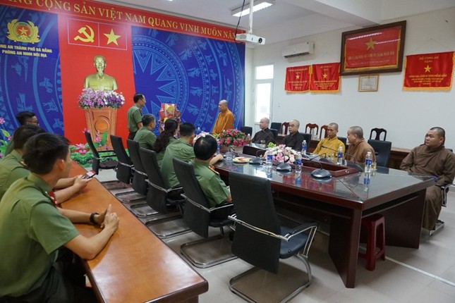 Quang cảnh buổi gặp mặt thăm, chúc mừng