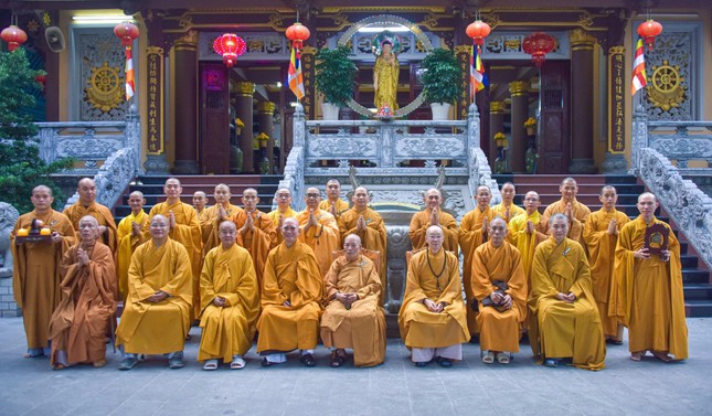 Trường hạ chùa Báo Ân có 31 hành giả đăng ký tu học. Ban Chức sự cung thỉnh Trưởng lão Hòa thượng Thích Như Tín, Ủy viên Thường trực Hội đồng Chứng minh làm Thiền chủ; Hòa thượng Thích Minh Trí làm Phó Thiền chủ kiêm Hóa chủ