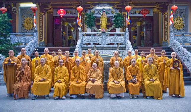 Trường hạ chùa Báo Ân có 31 hành giả đăng ký tu học. Ban Chức sự cung thỉnh Trưởng lão Hòa thượng Thích Như Tín, Ủy viên Thường trực Hội đồng Chứng minh làm Thiền chủ; Hòa thượng Thích Minh Trí làm Phó Thiền chủ kiêm Hóa chủ