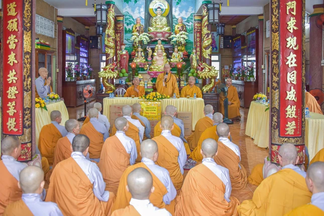 Ban Chức sự trường hạ chùa Bồ Đề (P.Khánh Hội) do Ni trưởng Thích nữ Hạnh Ngọc làm Thiền chủ, hướng dẫn cho 88 hành giả Ni an tâm tu học trong 3 tháng An cư kiết hạ