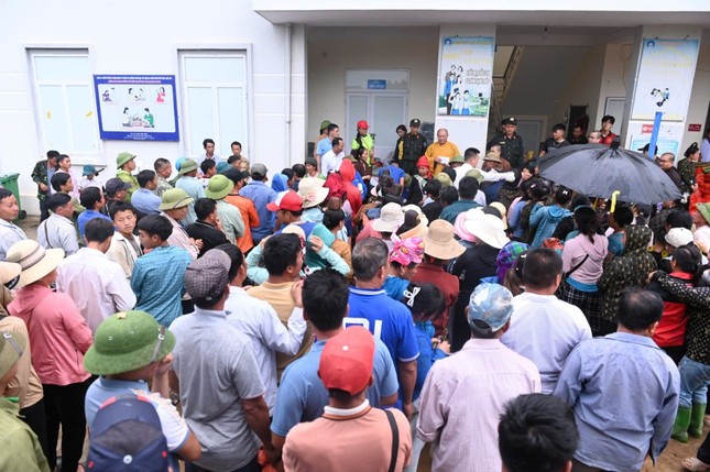 Những phần quà tuy nhỏ bé nhưng góp phần giúp đỡ bà con khắc phục khó khăn, sớm ổn định cuộc sống