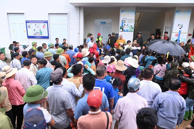 Những phần quà tuy nhỏ bé nhưng góp phần giúp đỡ bà con khắc phục khó khăn, sớm ổn định cuộc sống