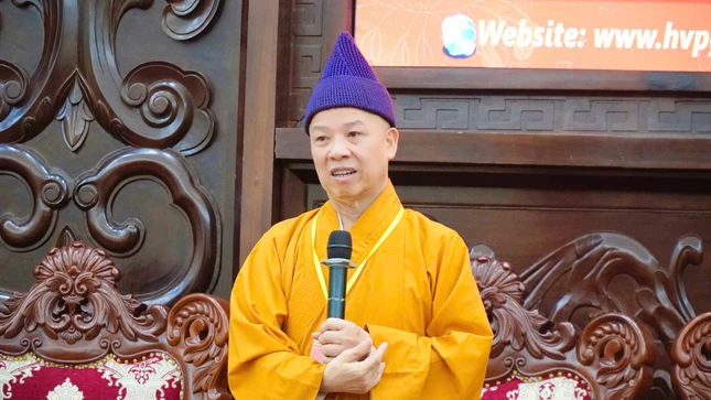 Hòa thượng Viện trưởng Học viện động viên Tăng Ni sinh tự tin, bình tĩnh tập trung làm bài