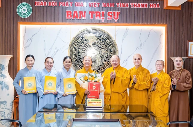 Ra mắt Ban Quản trị chùa Vạn Linh Ra mắt Ban Quản trị chùa Vạn Linh