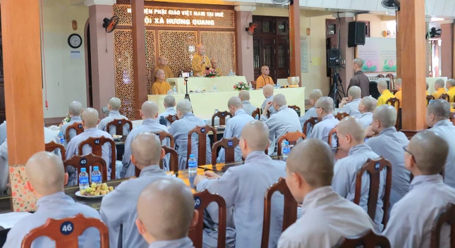 Trưởng lão Hòa thượng Phó Pháp chủ chia sẻ đến Tăng Ni sinh hiện đang theo học tại Học viện và chư hành giả đang an cư tại trú xứ về pháp học và pháp hành Trưởng lão Hòa thượng Phó Pháp chủ chia sẻ đến Tăng Ni sinh hiện đang theo học tại Học viện và chư hành giả đang an cư tại trú xứ về pháp học và pháp hành