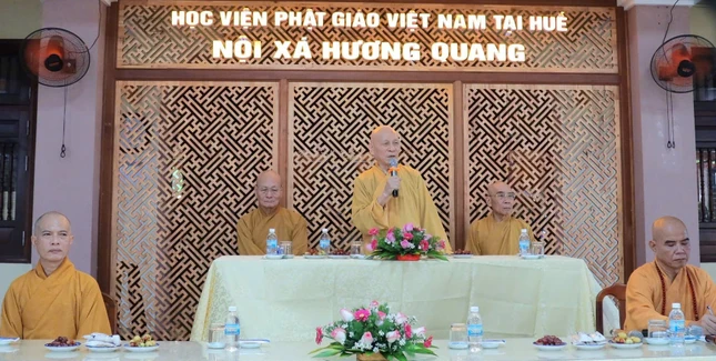 Chư tôn đức tham dự Chư tôn đức tham dự