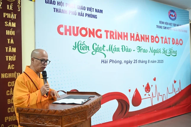 Thượng tọa Thích Tục Bách phát biểu khai mạc chương trình