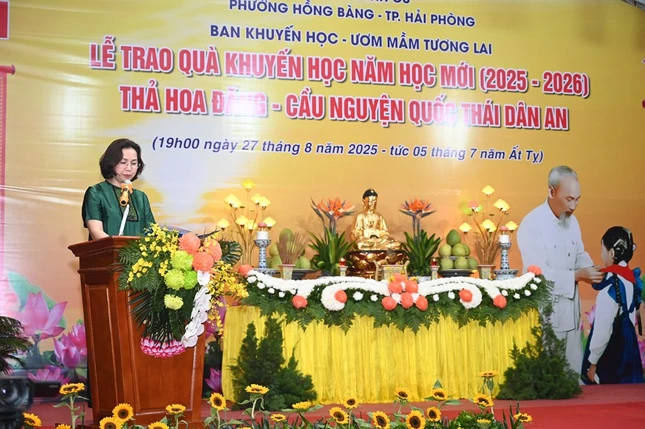 Phó Chủ tịch UBND P.Hồng Bàng Nguyễn Thị Vân Anh phát biểu chúc mừng