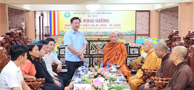 Trưởng ban Tuyên giáo và Dân vận tỉnh Cà Mau Hồ Trung Việt phát biểu Trưởng ban Tuyên giáo và Dân vận tỉnh Cà Mau Hồ Trung Việt phát biểu