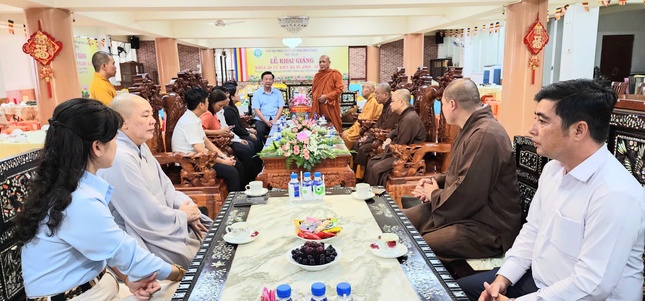 Hòa thượng Thạch Hà phát biểu tri ân