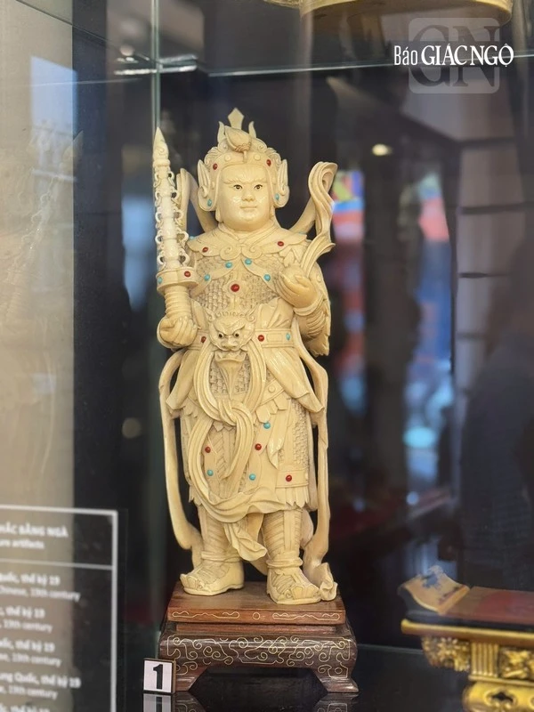 Tượng Hộ pháp bằng ngà