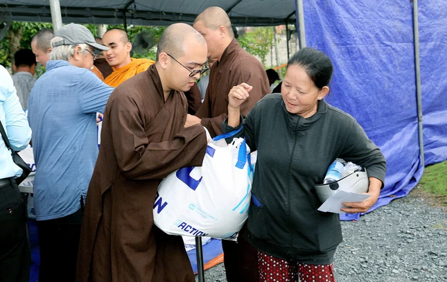 San sẻ yêu thương San sẻ yêu thương