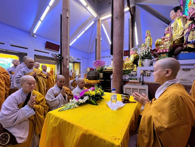 Chư hành giả Ni lần lượt 3 vị tác pháp Tự tứ Chư hành giả Ni lần lượt 3 vị tác pháp Tự tứ