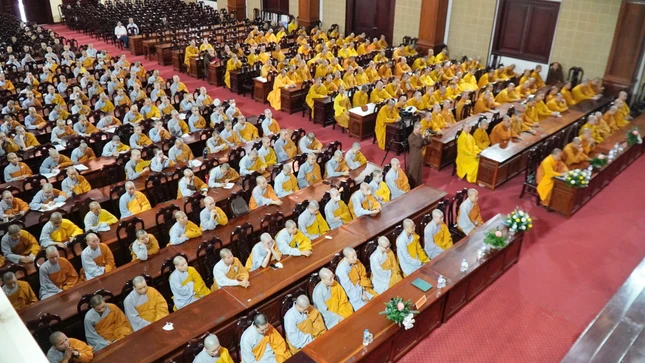 Tăng Ni sinh tham dự